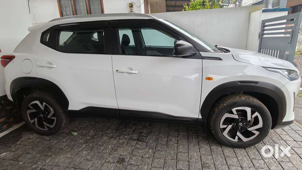 Nissan Magnite Xe 1.0 Petrol (2022) -  Upgraded With Top-end Features