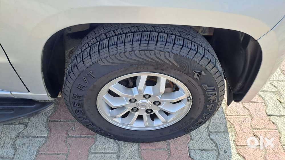 Mahindra Tuv 300 T8 Amt, 2015, Diesel