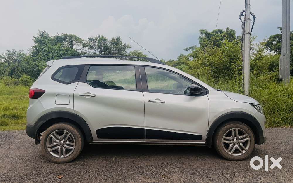 Renault Triber Rxz, 2022, Petrol