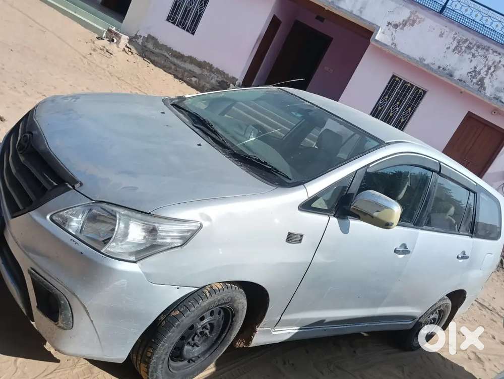 Toyota Innova 2013 Diesel 300000 Km Driven