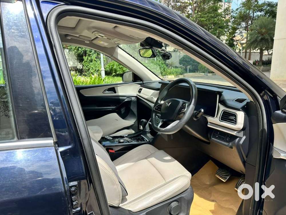 2022 Mahindra Xuv700 Ax7l Diesel  Top Variant  First Owner  Deepblu