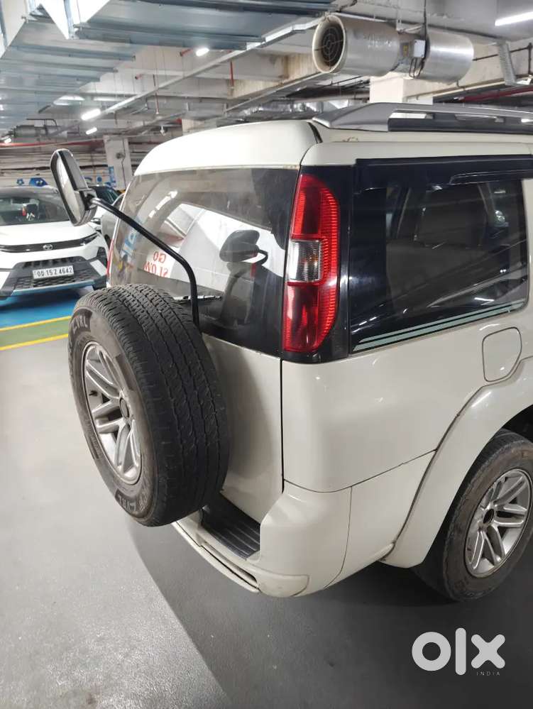 Ford Endeavour Titanium 2012