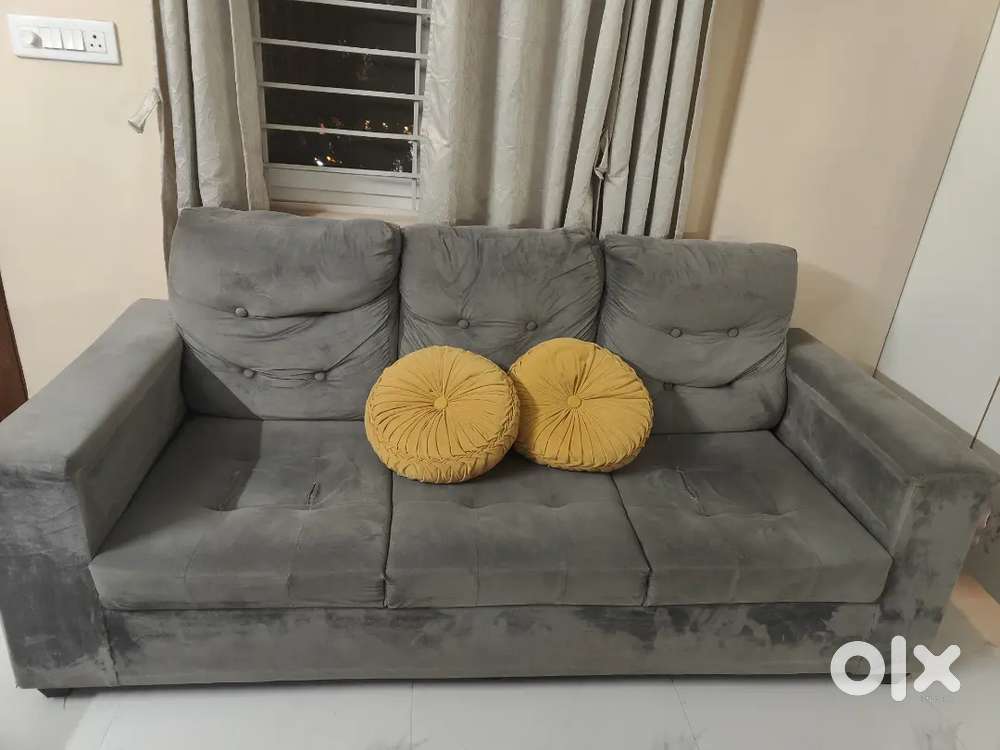 5 seater sofa with 4 cushions