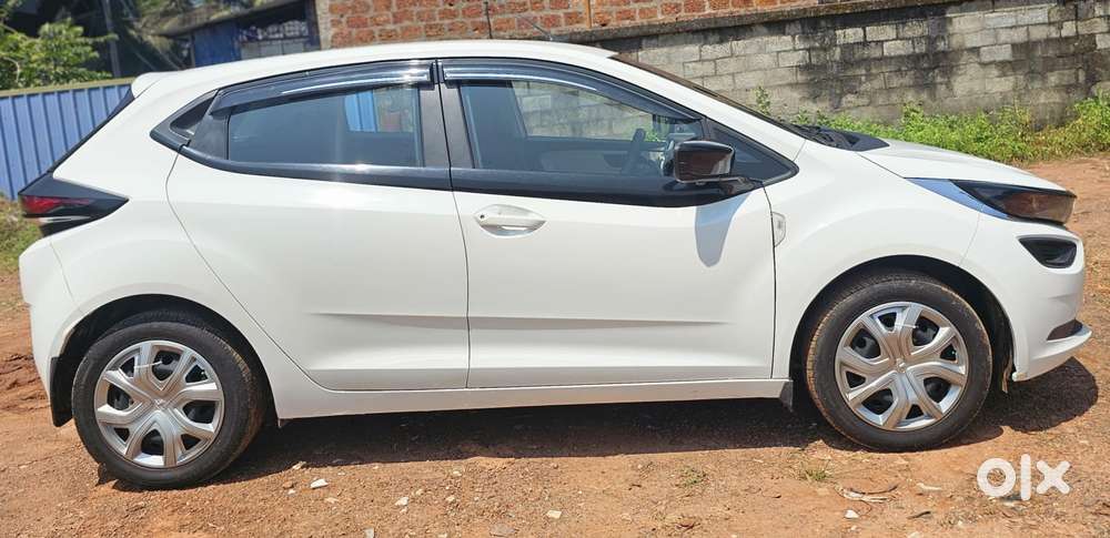 Tata Altroz 1.2 Xm Plus, 2022, Petrol