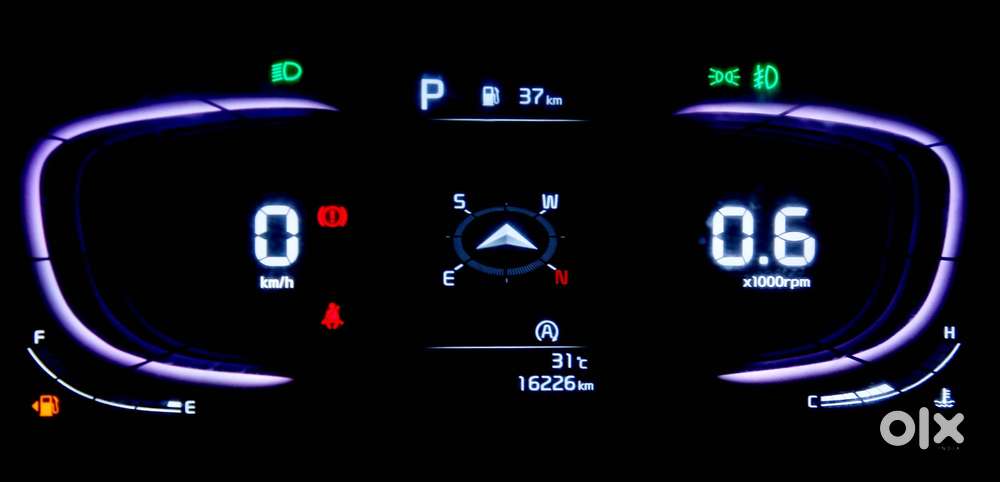 Kia Carens 1.5 Luxury Plus Turbo Dct 7 Str, 2023, Petrol