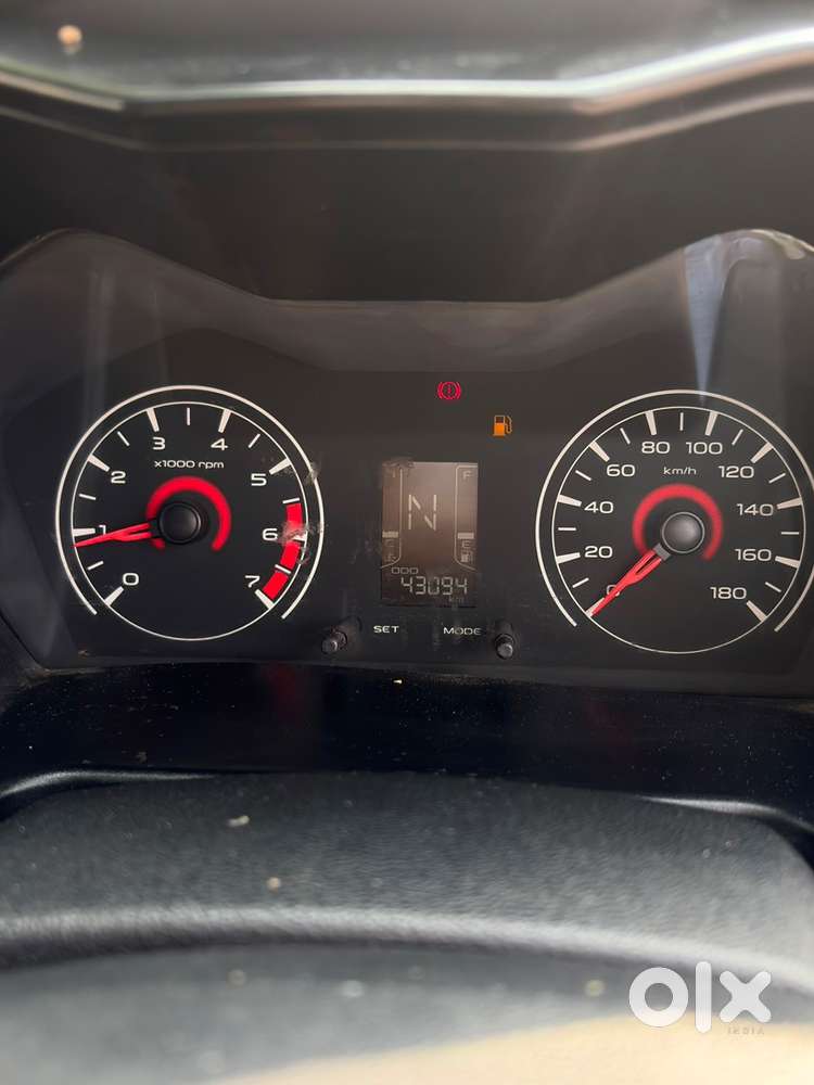 Mahindra Kuv 100 2018