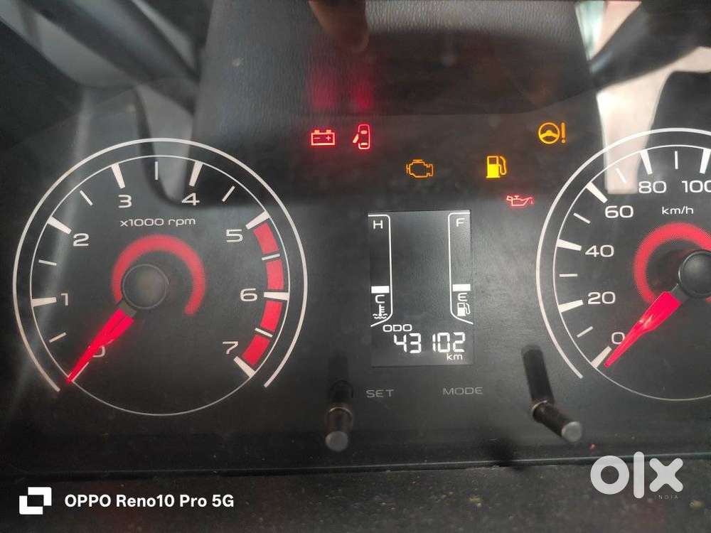 Mahindra Kuv 100 2016-2017 Mfalcon G80 K4 5str, 2017, Petrol