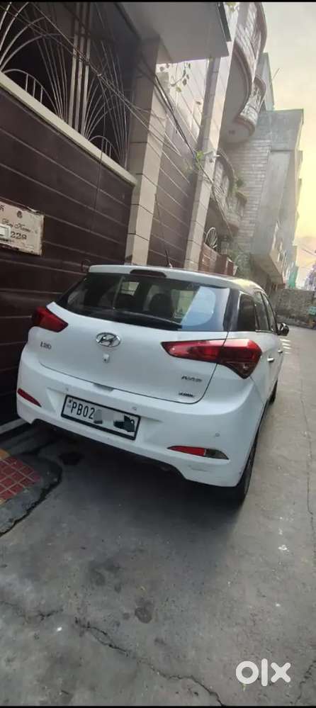 Hyundai I20 2016 Diesel 100000 Km Driven