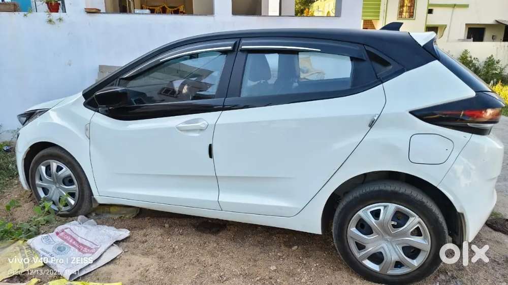Tata Altroz Xm Petrol 2024