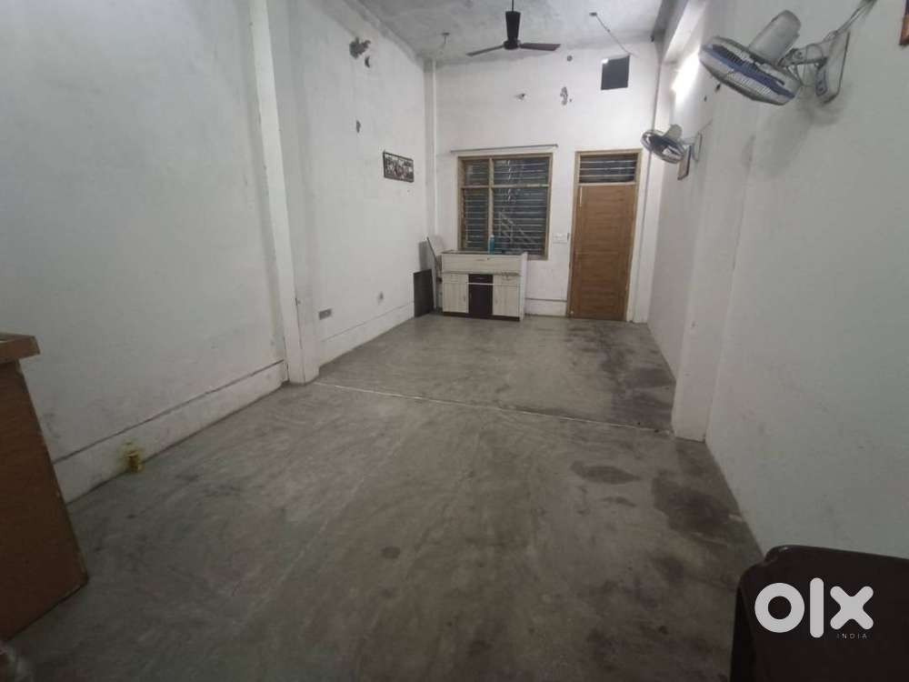 2 Hall for rent in khalasi line saharanpur