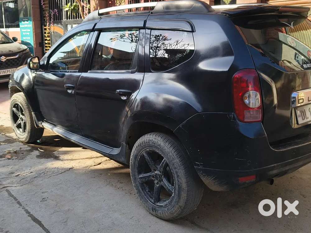 Renault Duster 2014.big Black Alloy Tire.  Dl Number