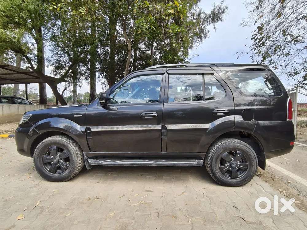 Tata Safari Storme 2015