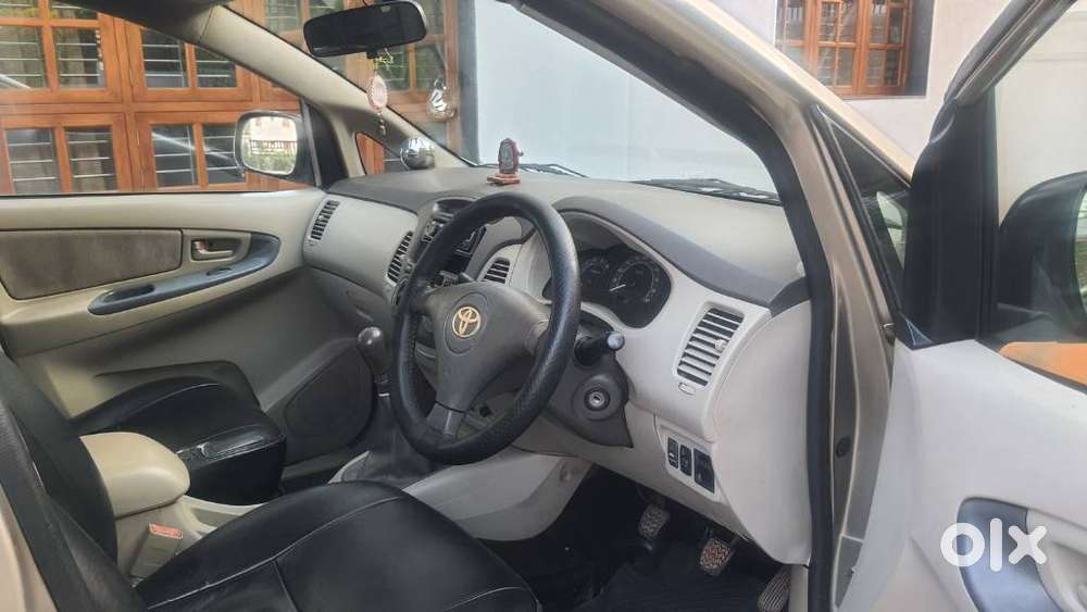 Toyota Innova 2004-2011 2.5 G4 Diesel 8-seater, 2009, Diesel