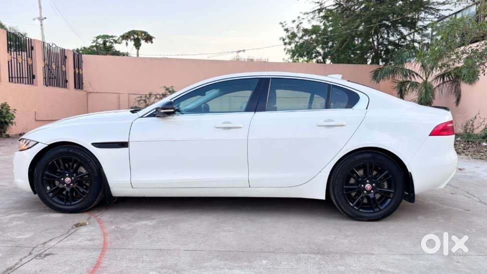 Jaguar Xe Portfolio, 2017, Petrol