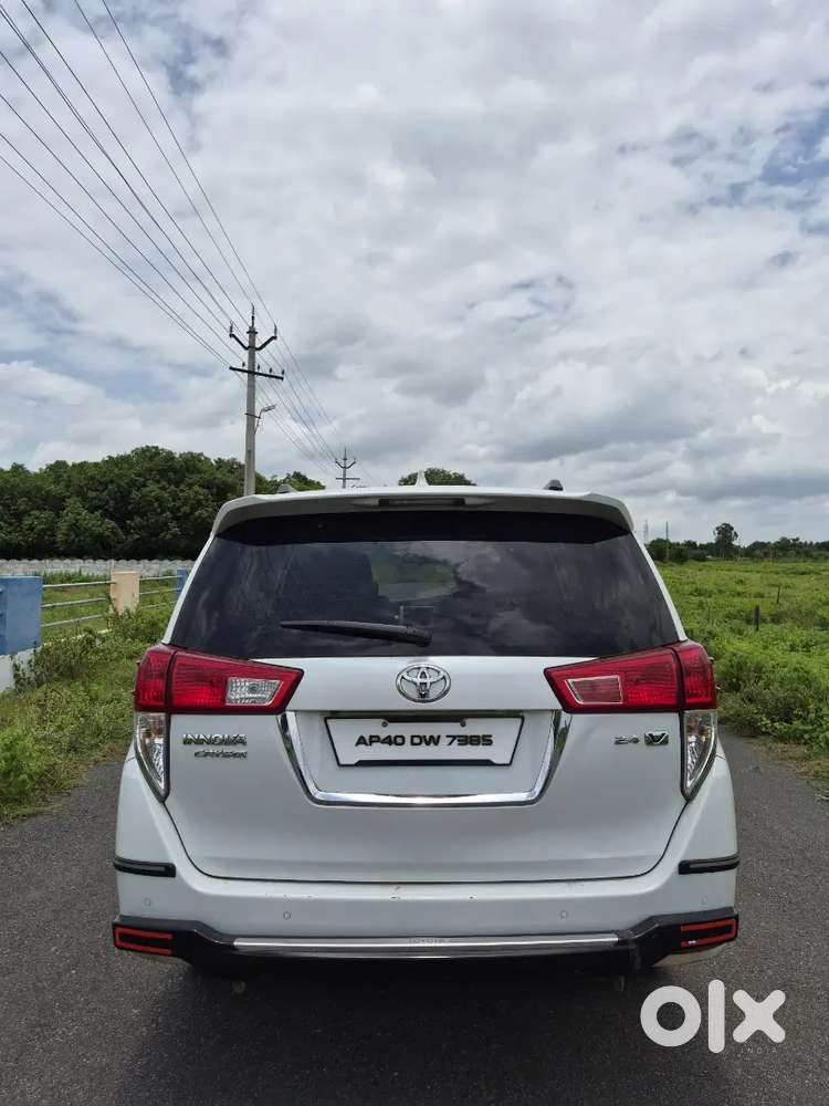 Toyota Innova Crysta 2.4v 2024