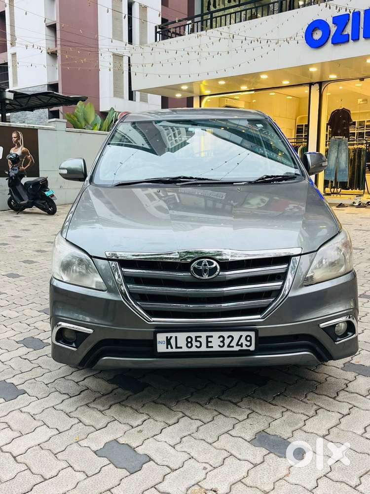 Toyota Innova 2.5 V 7seater Crysta Edition, 2014, Diesel