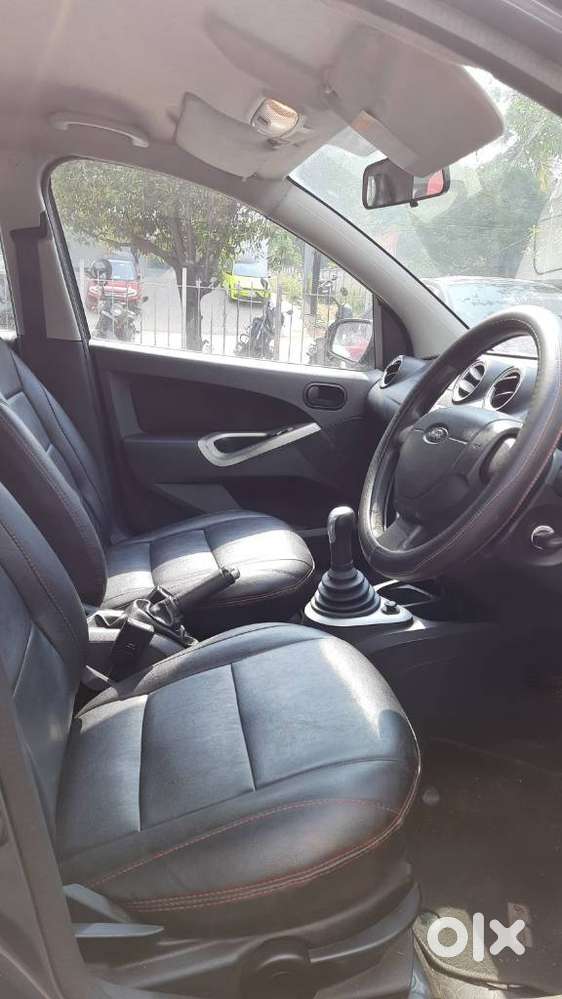 Ford Figo 2010-2012 Petrol Titanium, 2011, Petrol