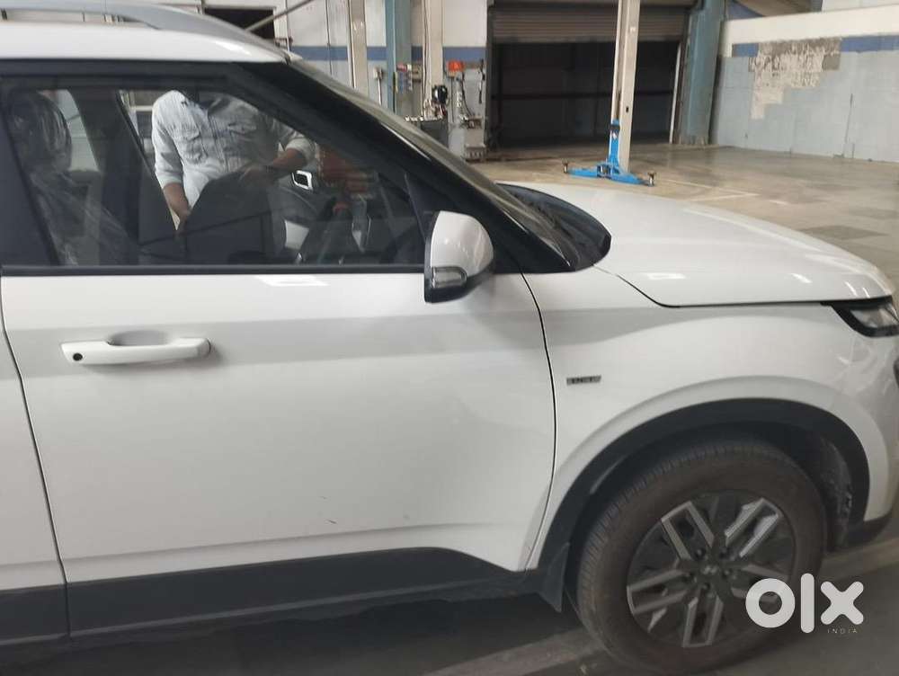 Venue 21k Km 2 Year Old First Owner Loan Cleared