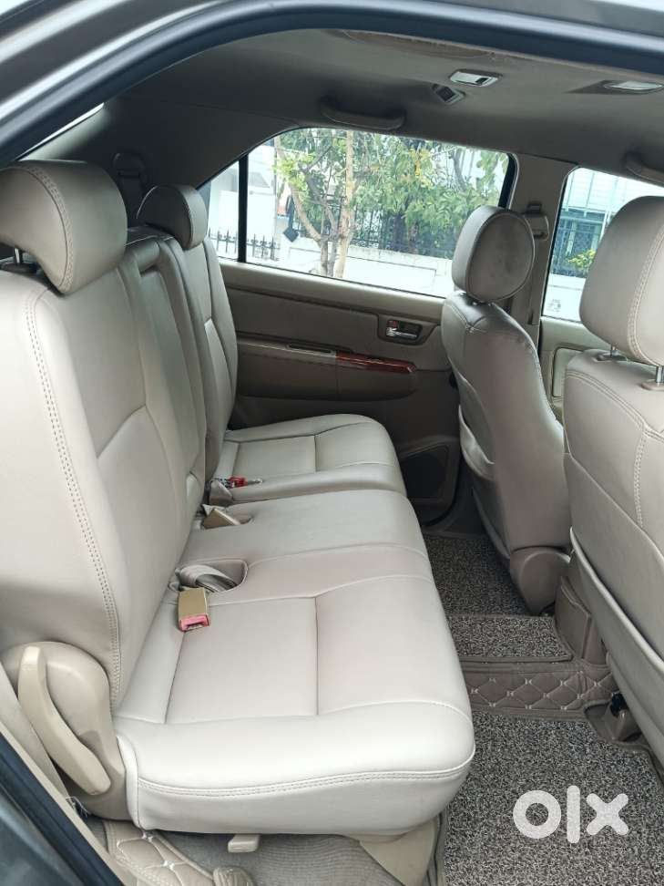 Toyota Fortuner 4x4 Manual Limited Edition, 2011, Diesel