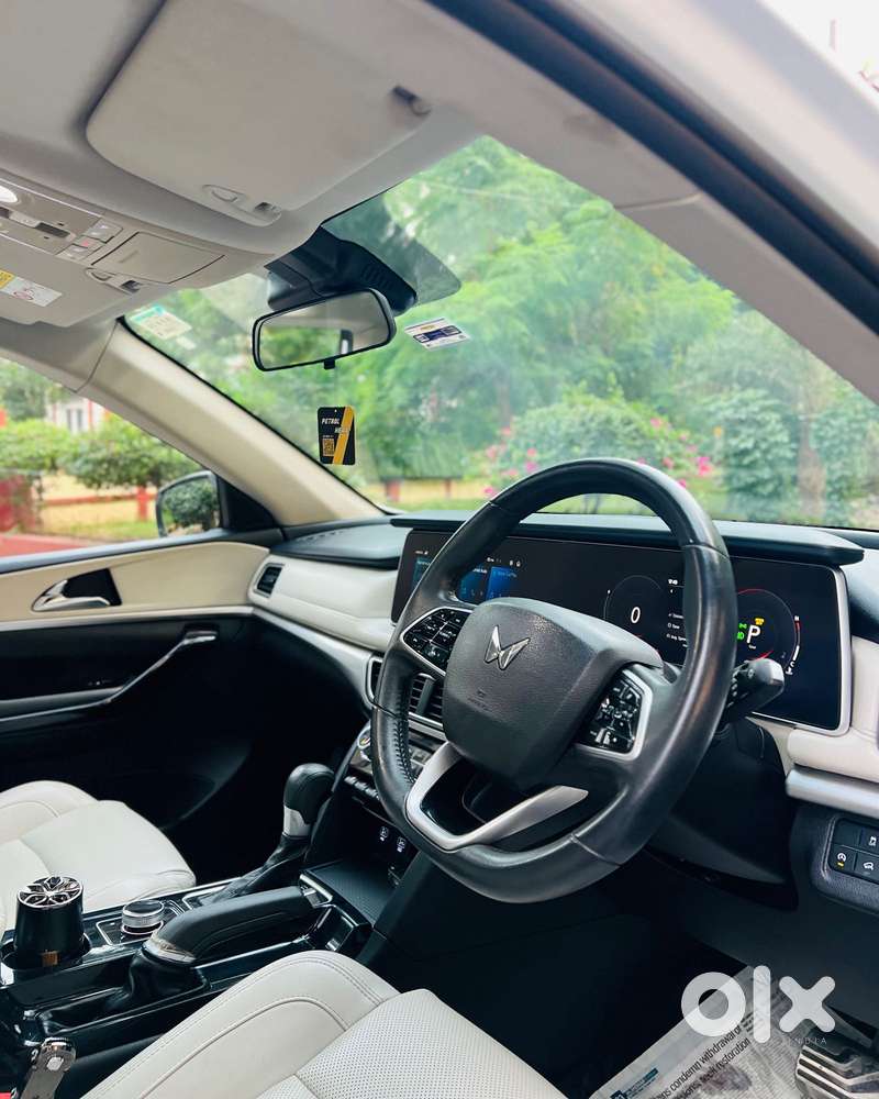 Mahindra Xuv700 2.2 Ax 7 Diesel At Str, 2023, Diesel