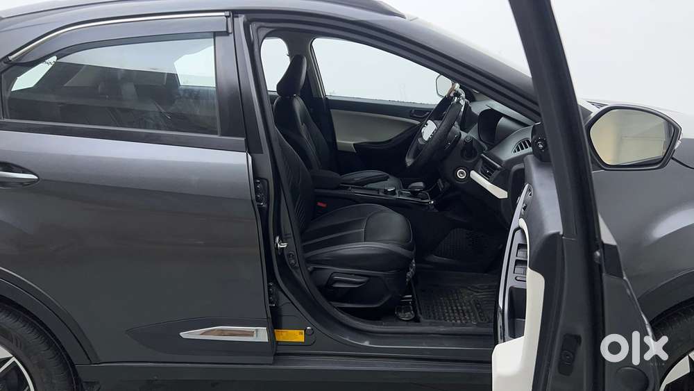 Tata Nexon Pure (s) 1.2 Petrol 6amt, 2025, Petrol