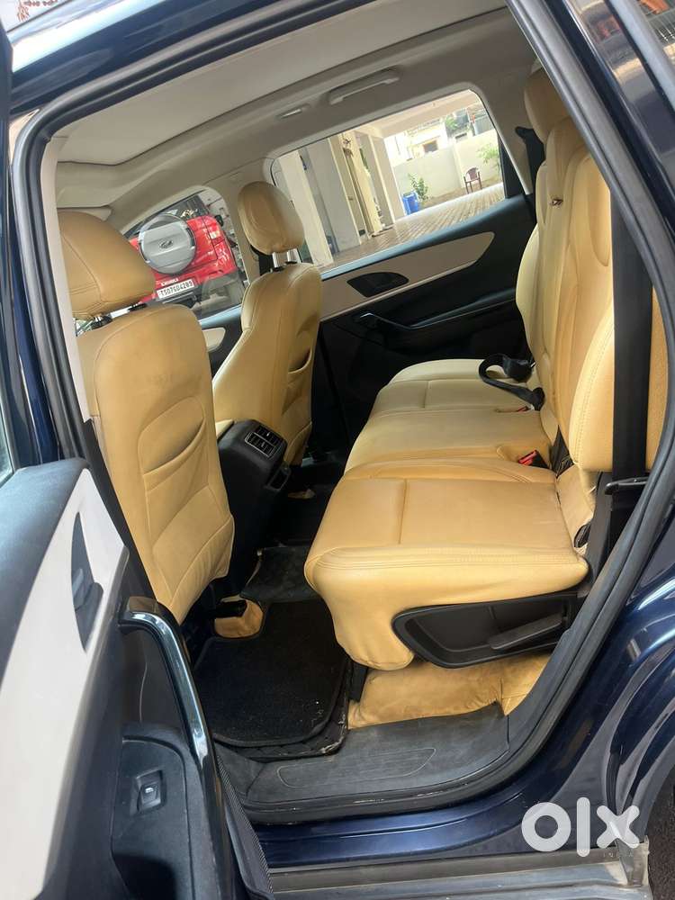 Mahindra Xuv700 2.0 Ax 5 Petrol Mt 7 Str, 2022, Petrol