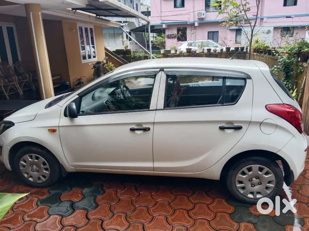 Hyundai I20 Era Petrol Well Maintained Car And Good Condition