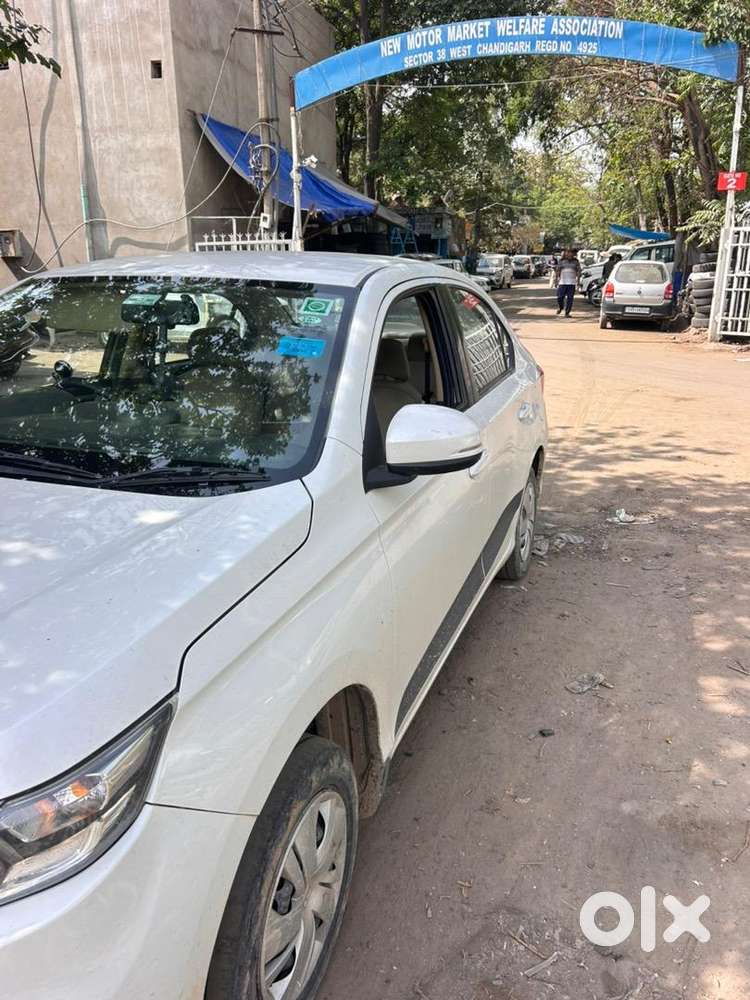 Neat And Clean Car For Family With Company Service Record