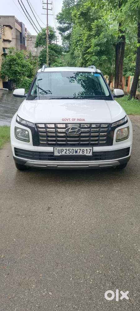 Hyundai Venue 2023 Petrol Well Maintained