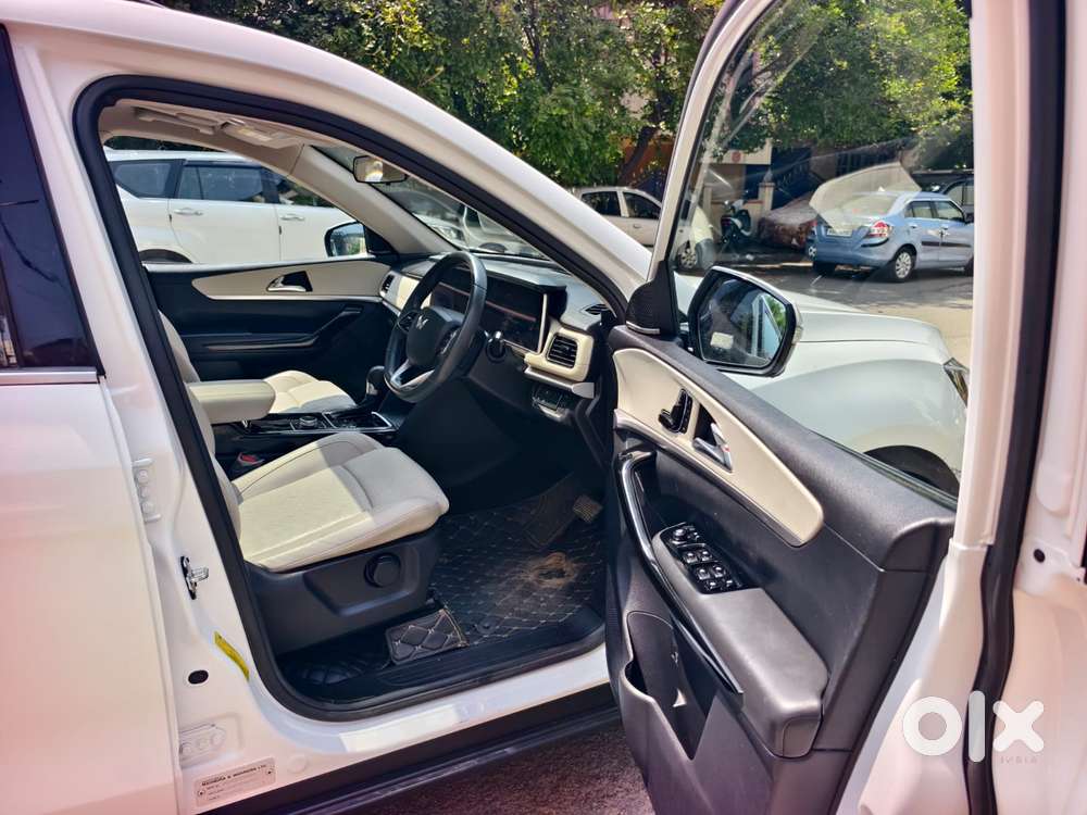 Mahindra Xuv700 2.0 Ax 7 Petrol At Luxury Pack Str, 2024, Petrol