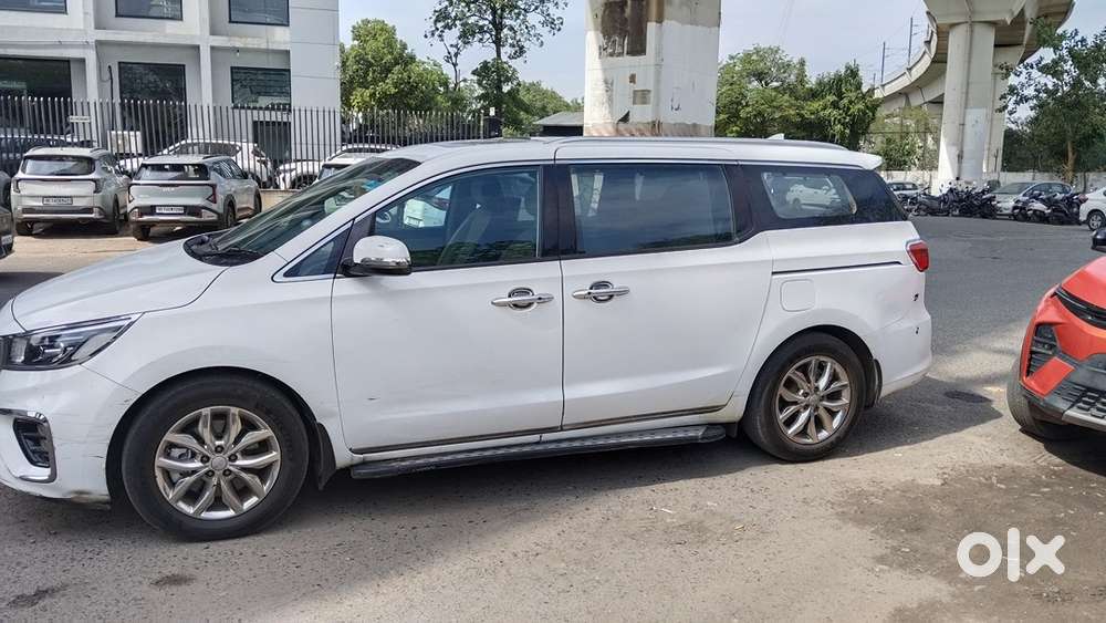Kia Carnival Limousine Vip Number 0001