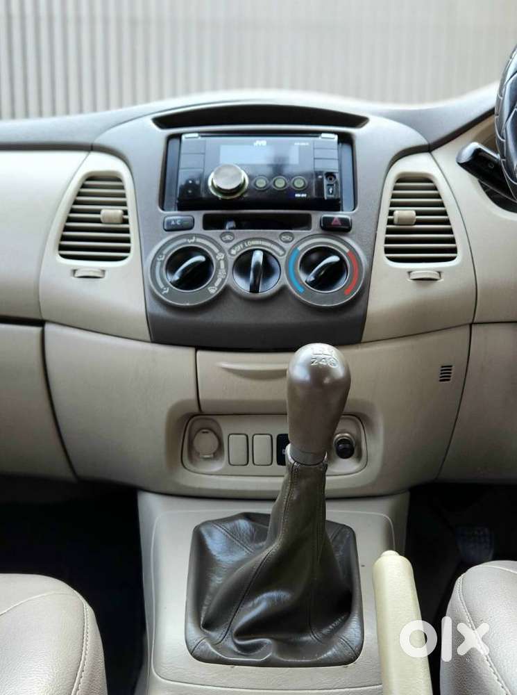 Toyota Innova 2.5 G (diesel) 8 Seater, 2011, Diesel