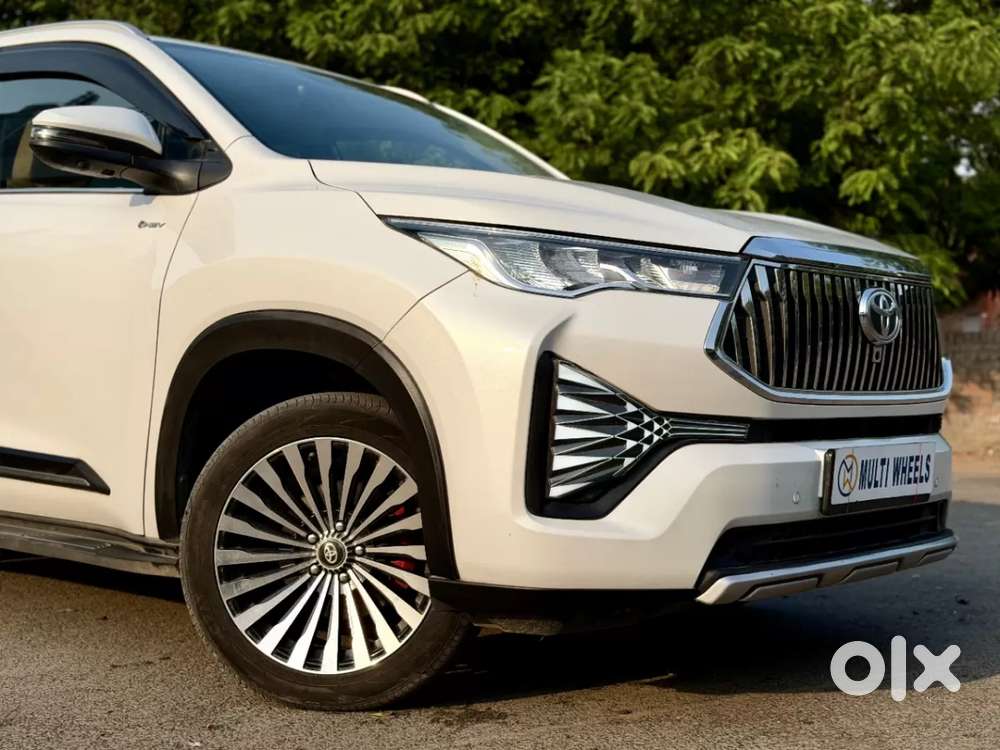 Toyota Innova Hycross 2.0 Vx (o) Hybrid 7 Str, 2025, Petrol