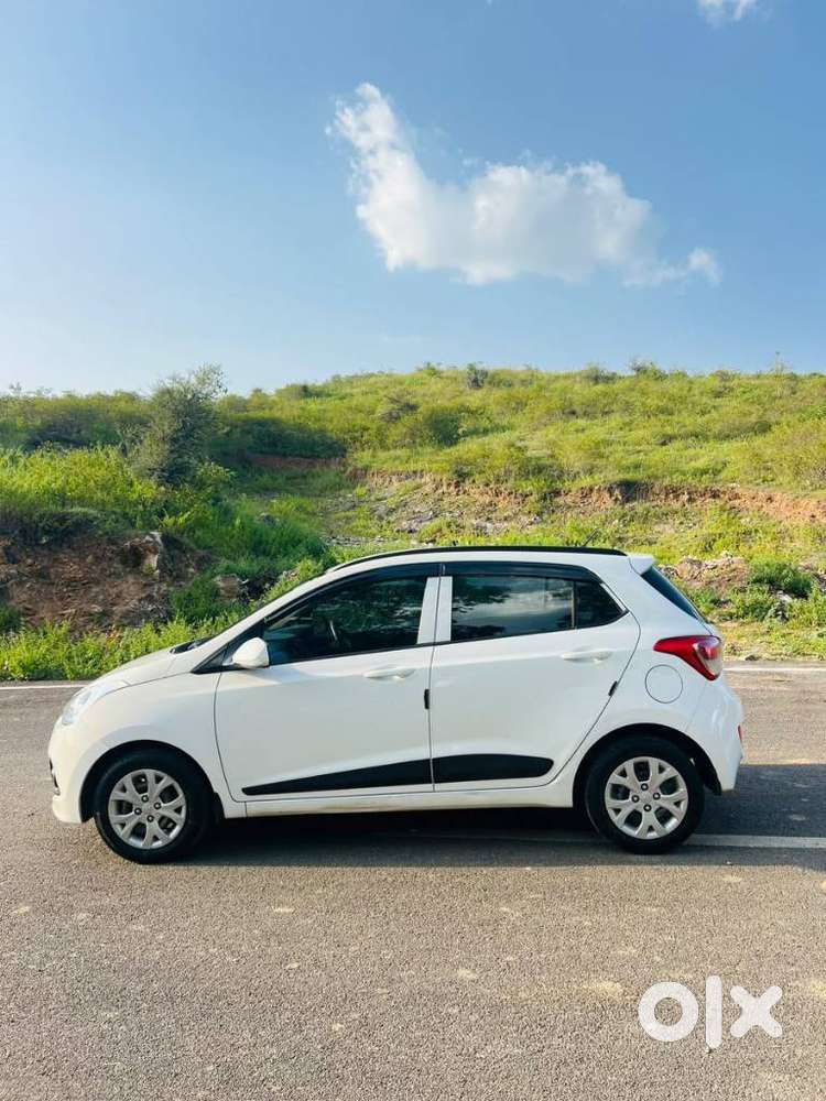 Hyundai Grand I10 Sportz, 2015, Petrol