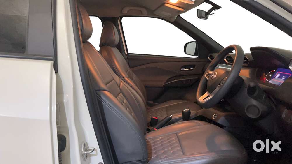 Nissan Magnite Kuro Edition Petrol Amt, 2025, Petrol