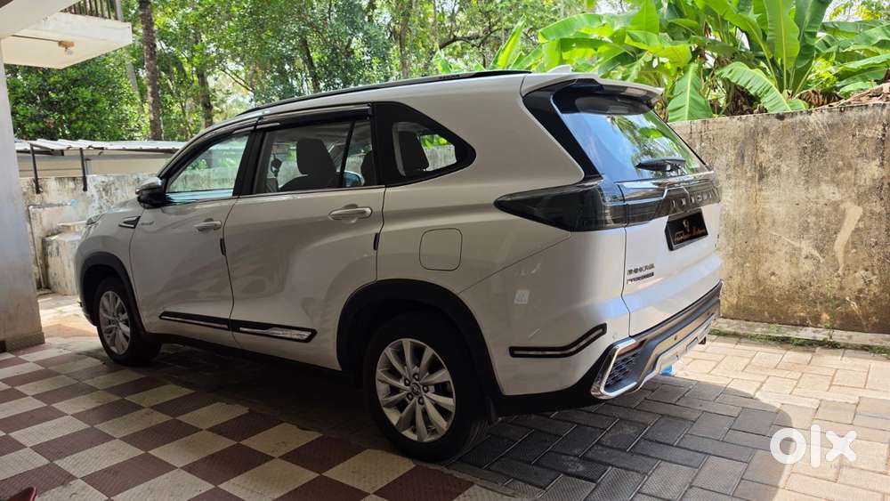 Toyota Innova Hycross 2.0 Vx (o) Hybrid 7 Str, 2024, Petrol