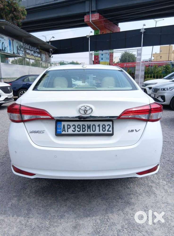 Toyota Yaris V Cvt, 2018, Petrol