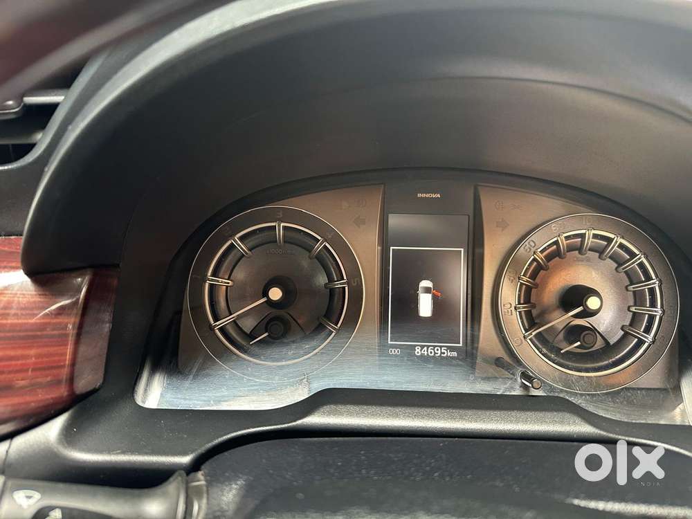 Toyota Innova Crysta 2.4 V, 2016, Diesel