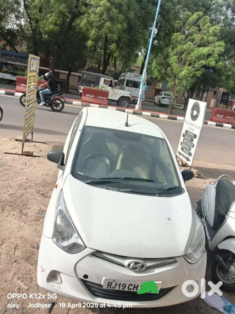 एक धम औकै गाड़ी है