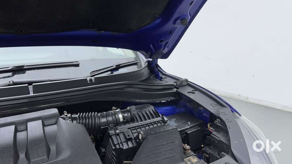 Mahindra Xuv700 2.0 Ax 5 Petrol Mt 7 Str, 2021, Petrol