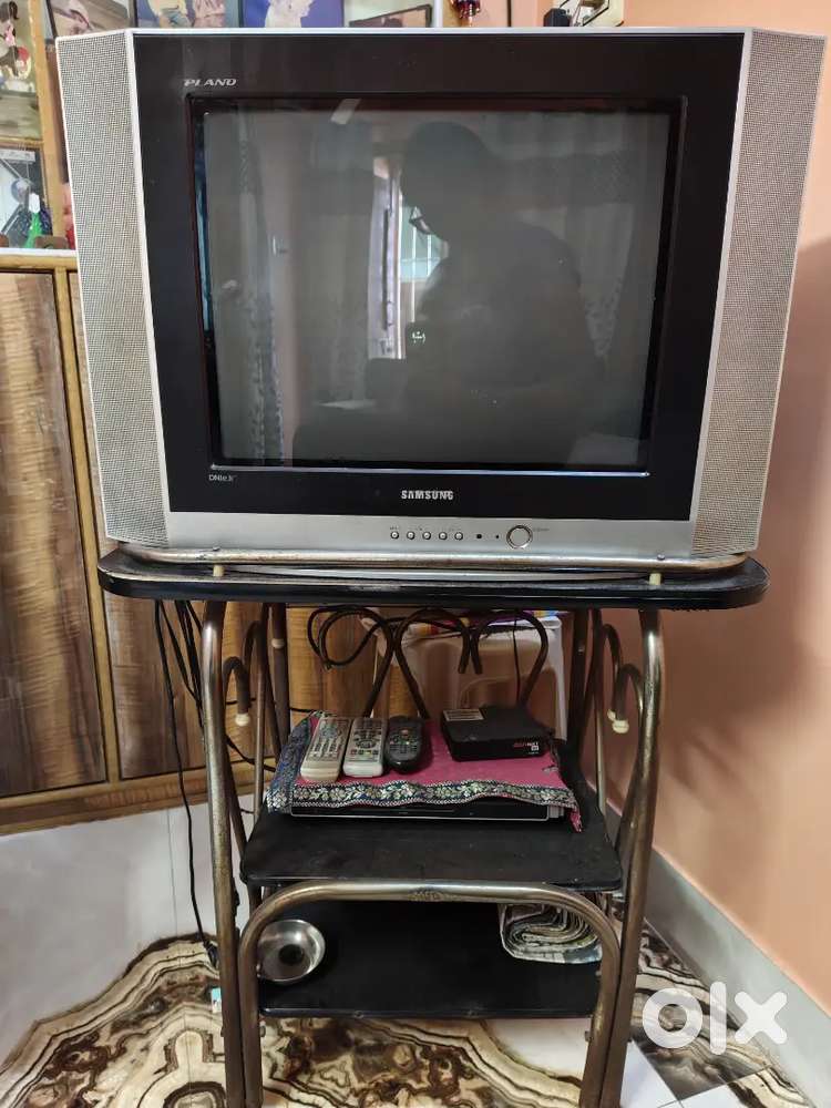 Samsung CRT Colour TV with remote and TV stand