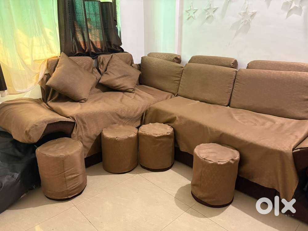 Sofa Set for Sale &ndash; Complete Set with Accessories