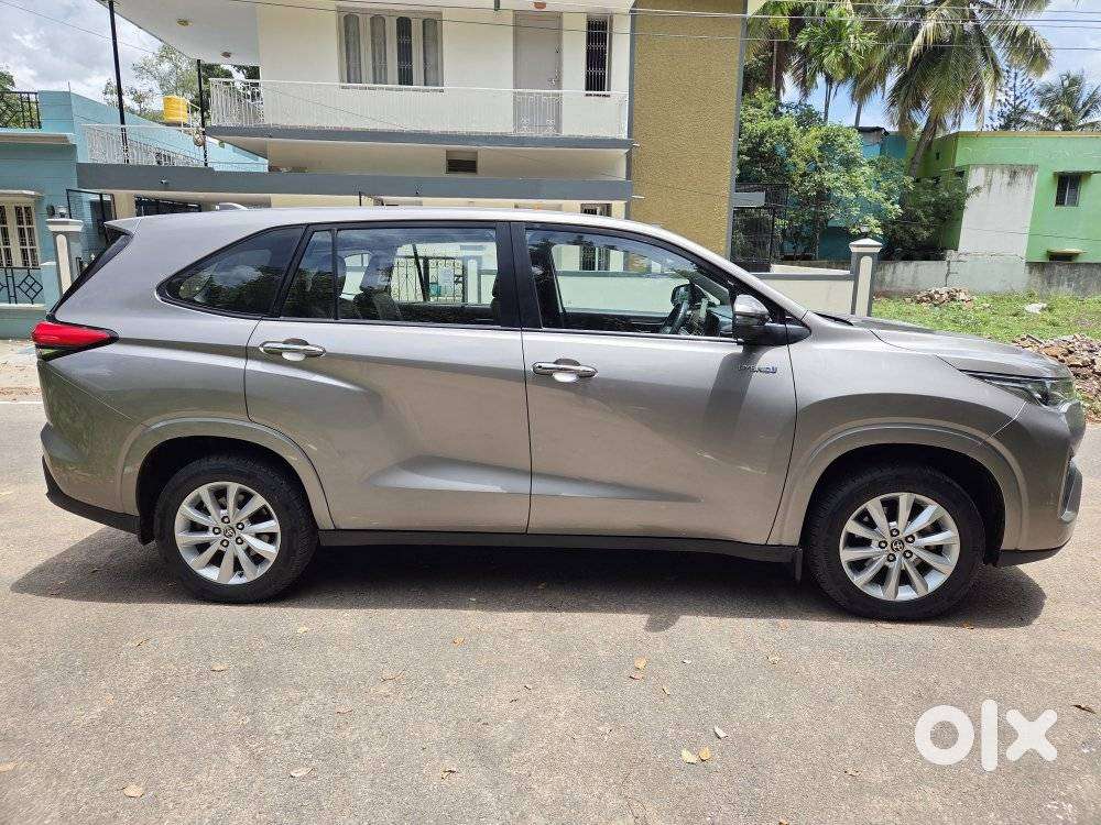 Toyota Innova Hycross 2.0 Vx Hybrid 7 Str, 2023, Petrol