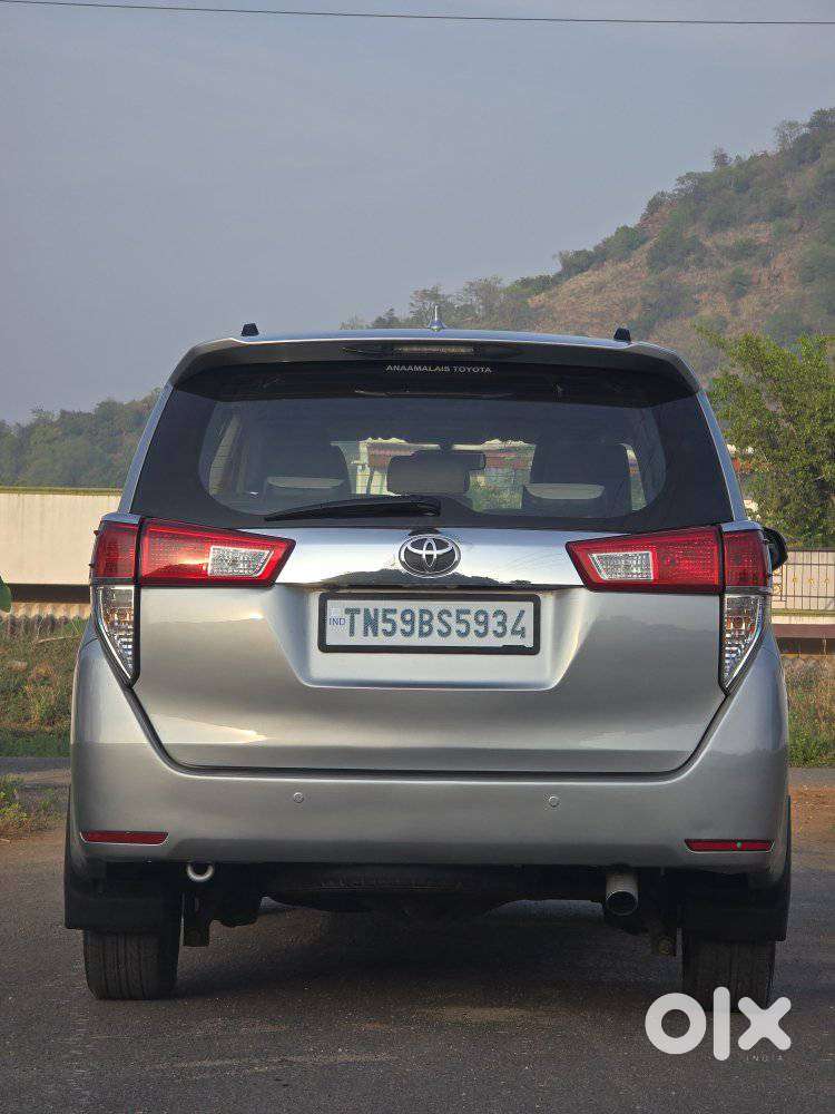 Toyota Innova Crysta 2.4 V 8 Str, 2017, Petrol