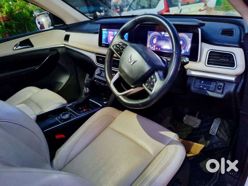 Mahindra Xuv700 2.2 Ax 7 Diesel At Str, 2022, Diesel