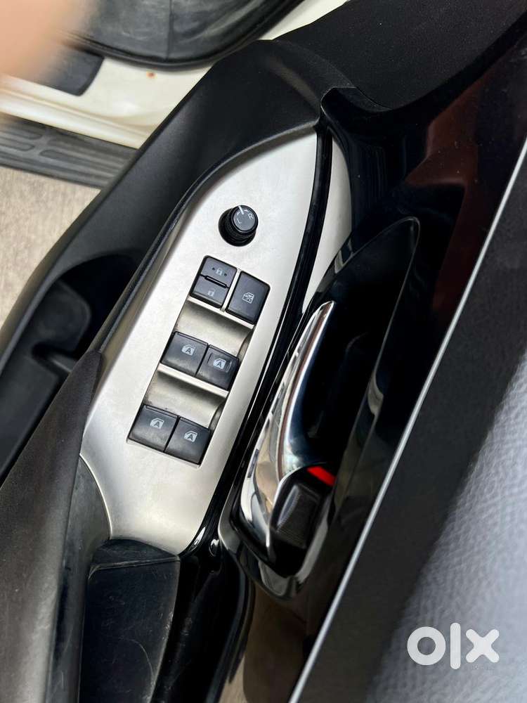 Toyota Innova Crysta 2.4 V 8 Str, 2017, Diesel