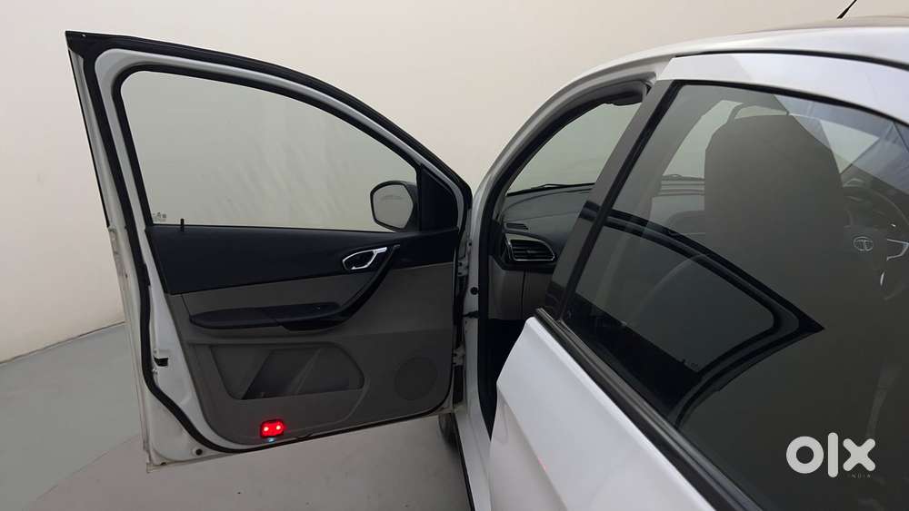 Tata Tiago Xza, 2017, Petrol