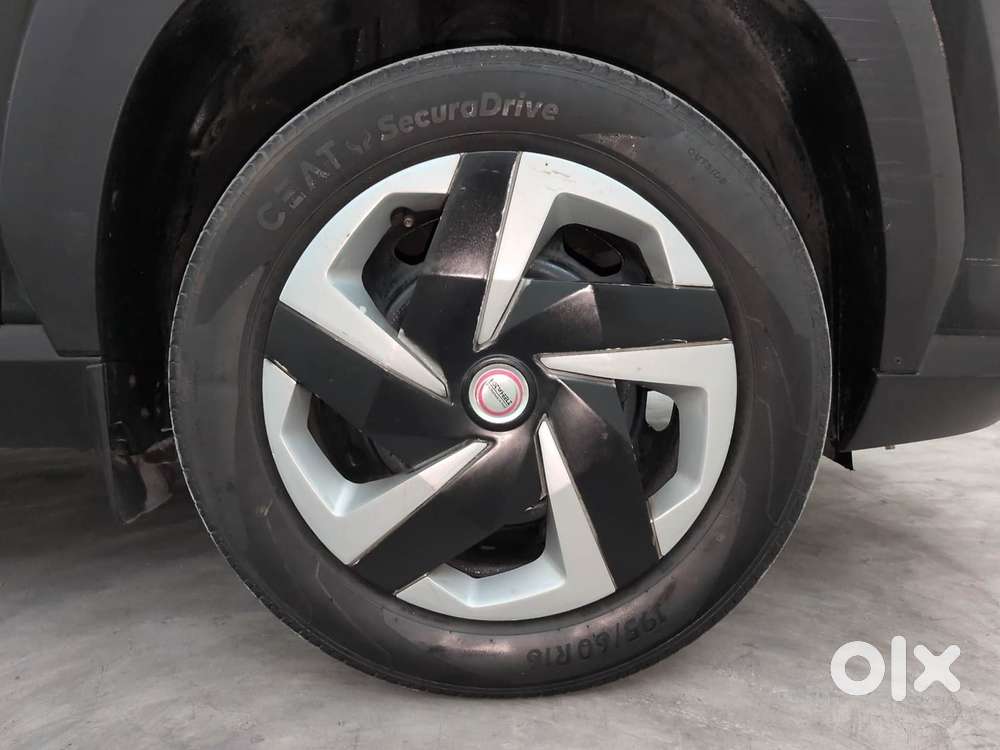 Nissan Magnite 1.0 Xv Premium, 2023, Petrol