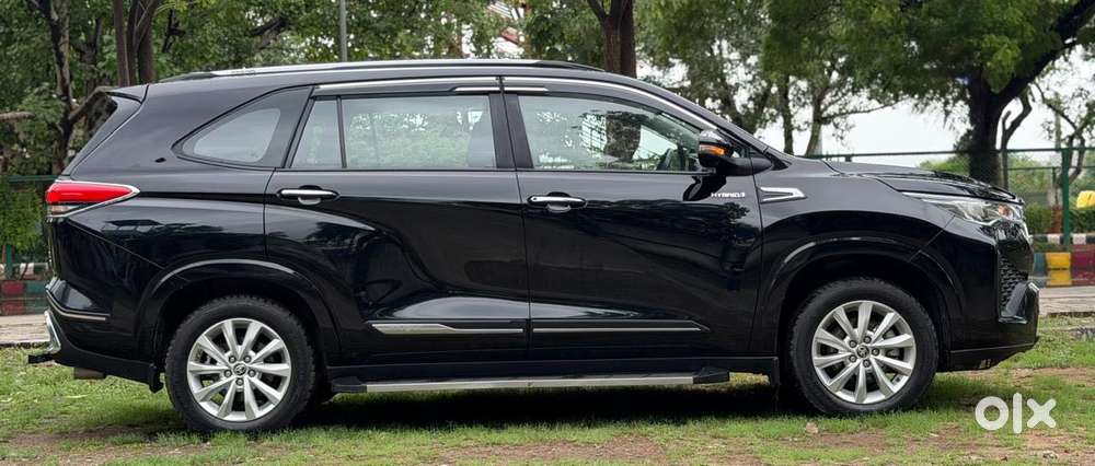 Toyota Innova Hycross 2.0 Vx (o) Hybrid 7 Str, 2025, Petrol