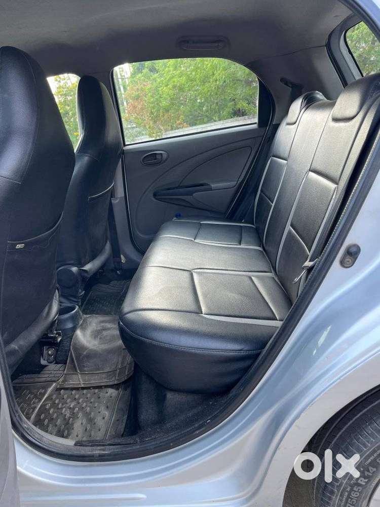 Toyota Etios Liva 2011-2012 G, 2011, Petrol